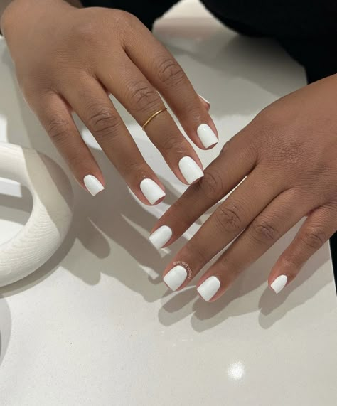 Nails Inspo 2024 Short, Clean Girl Nails Black Women, White Overlay Nails, Short White Nails Ideas, White Nails Black Women, Short Milky White Nails, White Nails Short, Gel On Natural Nails, Gel Overlay Nails