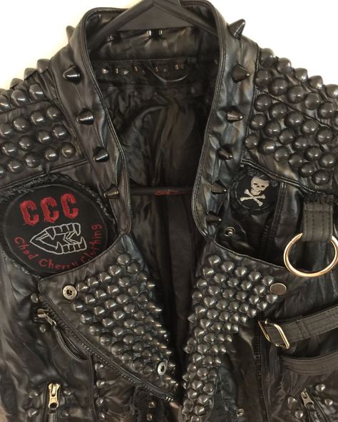 Cherry Clothing, Spikes Fashion, Battle Vest, Punk Fashion Diy, Custom Leather Jackets, Mens Leather Clothing, Battle Jacket, Metal Clothing, Punk Girl