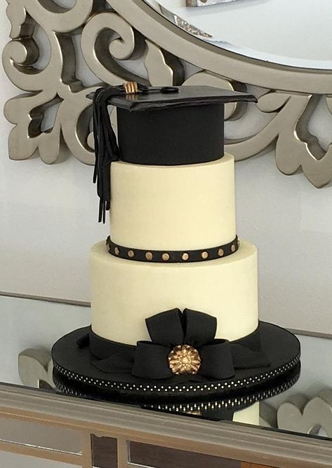 2 Layer Graduation Cake, Graduation Cake Designs 2023, Prom Cakes Ideas, Black And White Graduation Cake, Unique Graduation Cakes Design, 3 Tier Graduation Cake, 2 Tier Graduation Cake, Elegant Graduation Cakes, Graduation Cake Aesthetic