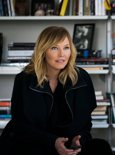 Kelli Giddish is SOOO pretty! Rachel Shelley, Kelli Giddish, Amanda Rollins, Lara Pulver, Elizabeth Mitchell, Cole Hauser, Law And Order: Special Victims Unit, Allison Janney, Natasha Lyonne