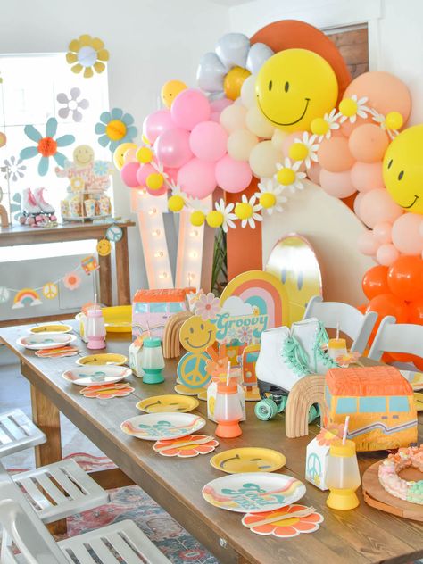 Groovy Themed Birthday Party | Fun365 70s Birthday Party Ideas, Hippie Birthday Party, Retro Birthday Parties, Groovy Party, Flower Birthday Party, Hippie Birthday, Anniversaire Diy, Hippie Party, 2nd Birthday Party Themes