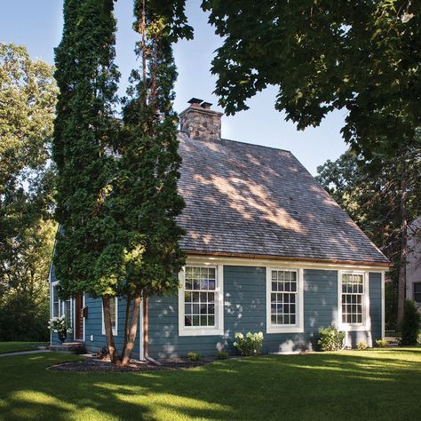 Small blue cottage white trim Minneapolis Blue Cottage Exterior White Trim, Blue Craftsman House, Maine Cottage Exterior, Blue Cottage Exterior, Small Colonial House Exterior, Cape Cod Backyard, Little Cottage House, Beautiful House Images, Cedar Cottage