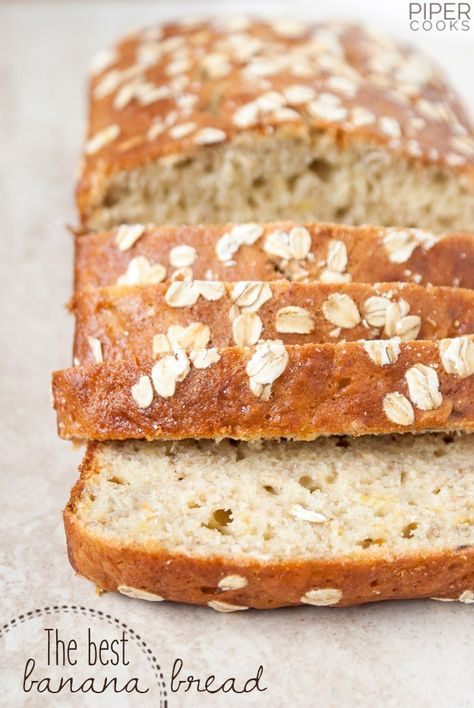 The Best Banana Bread recipe.  Make this light banana bread loaf, with sprinkled oats today.  Recipe on Pipercooks. Banana Bread Recipe With Oil, Banana Bread With Oil, Perfect Burger, Banana Bread Loaf, The Best Banana Bread, Lemon Poppyseed Bread, Burger Bun, Brioche Bun, Homemade Bread Recipes Easy