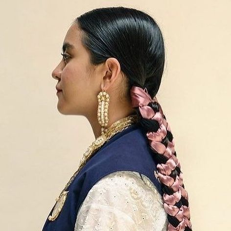 Commune Design on Instagram: "Guelaguetza hairstyles by @netzahualxochitl  as featured in @voguemexico shot by @luvialazo via @martynthompsonstudio   #oaxacandress #colorstory" Mexican Hairstyles, Mexican Girl, Satin Ribbons, Indigenous Culture, Tell A Story, Event Inspiration, Long Braids, Graduation Pictures, Feminine Beauty