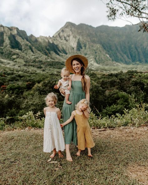 Children Pictures, Catholic Family, Parent Life, Three Children, Future Family, Family Sessions, The Attic, Straw Hats, Family Photo Outfits