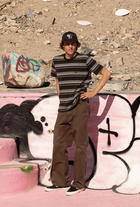 Curren Caples Style, Minimalist Skater Style, Skater Casual Outfit Men, Skatecore Aesthetic Outfits, Men’s Skate Style, Skateboard Fashion Skater Style Mens, Skate Fits Men, Men’s Skater Fashion Style, Skate Style Men