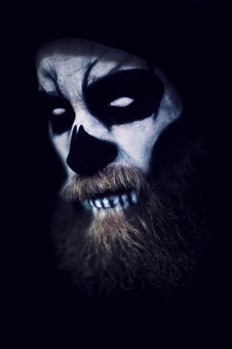 Skeleton Makeup Beard, Beard Halloween Makeup, Halloween Makeup Men Beard, Make Up Halloween Hombre, Mens Halloween Makeup, Beard Makeup, Male Costumes, Halloween Beard, Halloween Hombre