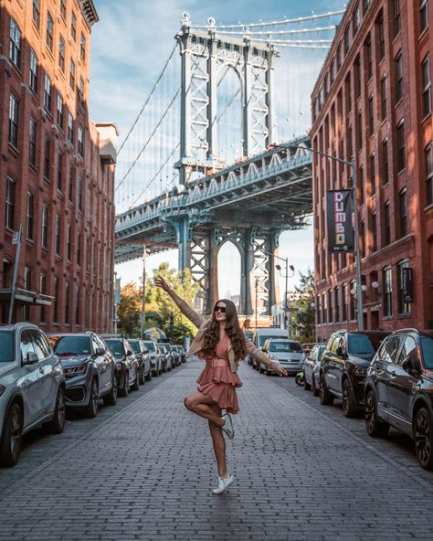 Best Instagram Spots in New York City - Glam of NYC Pictures In Nyc Ideas, New York Aesthetic Photos, Walking Around Nyc Outfit Winter, Empire State Building Outfit, City Pictures Poses, New York Fashion Spring, Pictures In New York Ideas, Nyc Senior Pictures Photo Shoot, Nyc Senior Pictures