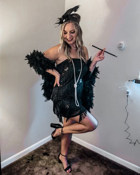 Flapper Halloween Costumes College, Flapper Costume College, Roaring 20s Halloween Costume, Great Gatsby Halloween Costume, Flapper Halloween Costumes, 1920 Halloween Costumes, 1920 Costume Ideas, 20s Halloween Costume, Flapper Girl Halloween Costume