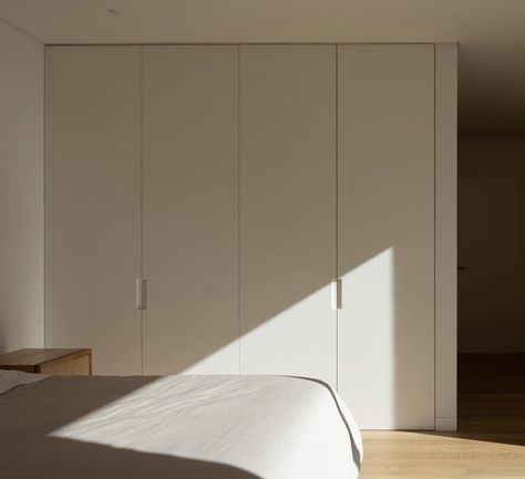 Minimal Closet, Wardrobe Room, Bedroom Renovation, 아파트 인테리어, Minimalist Interior Design, Bedroom Wardrobe, Wardrobe Design, Built In Wardrobe, Closet Doors