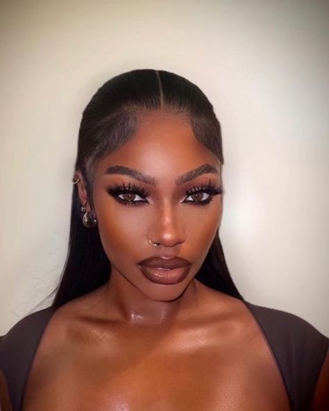 Imani Ayan on Instagram: "New hair, New year, new vibessssss okay…" Black Makeup Looks, Brown Makeup Looks, Birthday Makeup Looks, Dark Makeup Looks, Face Beat Makeup, Natural Glam Makeup, Soft Makeup Looks, Makeup For Black Skin, Brown Skin Makeup