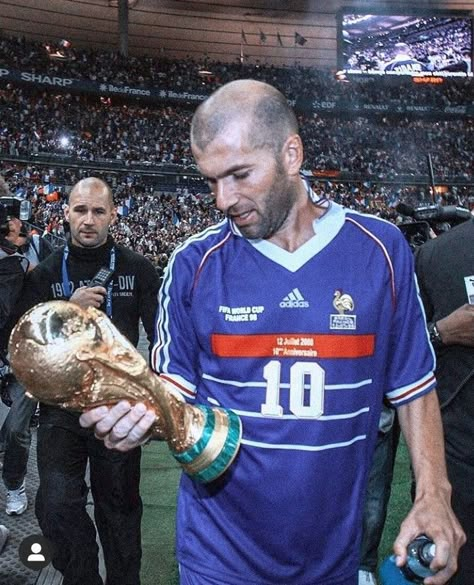 Indomitable Human Spirit, France Football, Football Photography, Football Images, Zinedine Zidane, Human Spirit, Retro Football, Football Pictures, The Beautiful Game