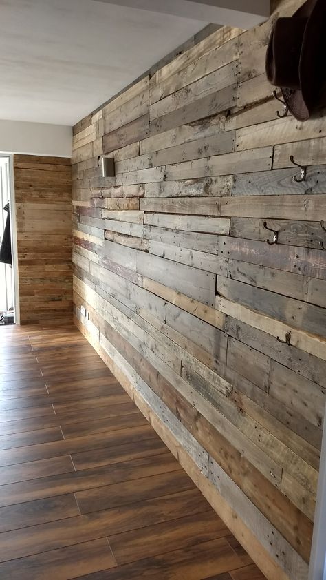 Wooden Accent Wall, Recycled House, Wood Wall Design, Mudroom Bench Plans, Mudroom Decor, Diy Mudroom Bench, House Interior Decor Ideas, Timber Walls, Barn Renovation