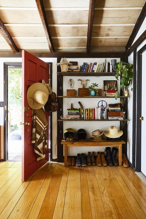 Mid Century Entryway Ideas, Entryway Foyer Ideas, Entryway Ideas Modern, Home Entryway Ideas, Home Entry Way, Organized Entryway, Style A Bookshelf, Country Decor Diy, Organization Goals