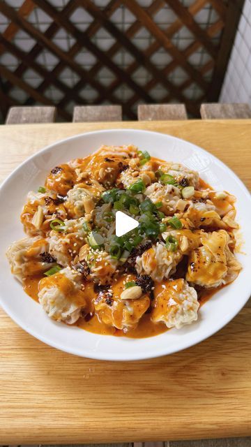 BRENDAN PANG on Instagram: "SPICY SATAY WONTONS 🥟🥜🔥 it’s a quick, easy, and delicious way to add a little heat and excitement to your weeknight dinners.
 
- 24 x frozen wontons (or dumplings)
 
Spicy Peanut Sauce
- 3 tbsp creamy or natural peanut butter
- 2 tbsp chili oil (homemade recipe on my feed)
- 2 tbsp light soy sauce
- 1 1/2 tbsp rice vinegar
- 2 cloves garlic, finely minced
- 1 tsp caster sugar
- 1/4 cup hot water 
Garnish
- Chilli oil
- Roasted Peanuts
- Spring onion, chopped
- Toasted white sesame seeds
 
To make the spicy peanut sauce, combine all sauce ingredients in a blender and blitz until smooth. Alternatively, whisk together in a bowl until well combined. Taste and adjust seasoning to your liking.

Boil the wontons according to the packet instructions. Toss them in a b Spicy Wontons With Chili Oil, Ginger Scallion Chicken Dumpling Cups, Szechuan Wontons, Spicy Wonton Sauce Chili Oil, Frozen Wontons, Peanuts Spring, Sichuan Wontons, Chinese Foods, Chilli Oil