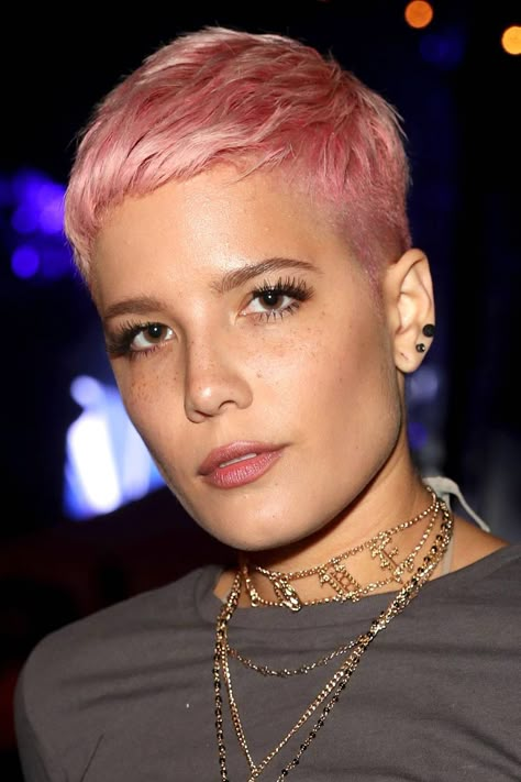 In fact, a rose gold pixie cut is perfection, as proven by Halsey. Halsey Short Hair, Halsey Hair, Gold Hair Colors, Hair Color Rose Gold, Crop Hair, Short Hair Pixie Cuts, Daily Pictures, Rose Gold Hair, Short Pixie Haircuts