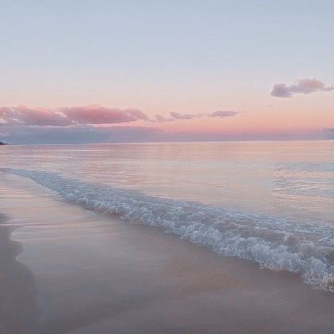 #Beach #ocean #sunset #sunrise #aesthetic #waves #calm #travel #nature #beautiful #wallpapers #headers Lover Aesthetic Taylor Swift, Lover Girlies, Lover Taylor Swift Aesthetic, Lover Era Aesthetic, Taylor Swift Lover Aesthetic, Daylight Aesthetic, Lover Collage, Taylor Swift Album Aesthetic, Cabin 10