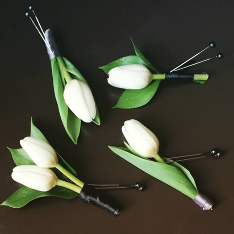 Tulip Boutineer Groomsmen, Tulip Boutonniere Wedding, Tulip Boutineer, White Tulip Boutonniere, Tulips Wedding Decoration, Tulip Buttonhole, Tulip Wedding Centerpieces, White Tulip Wedding Bouquet, Tulip Corsage