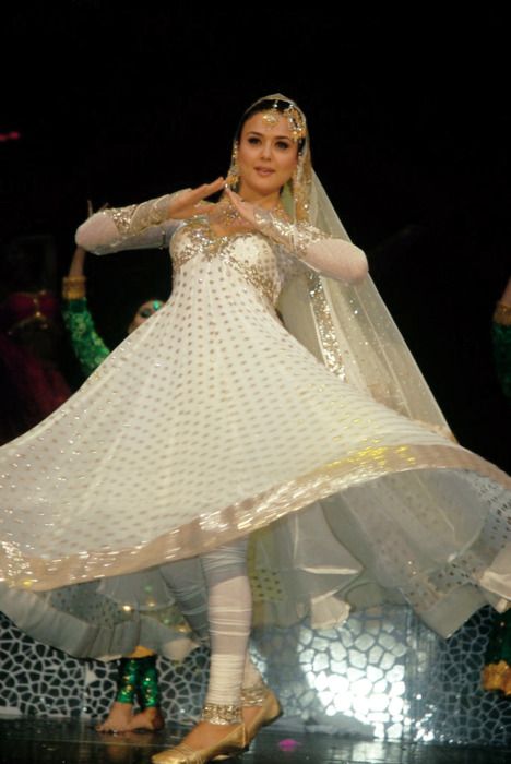 Preity Zinta- beautiful. For you @SimraN Samra cuz u liked it  :) Kathak Costume, Indian Dances, Aquaman Film, Anarkali Patterns, Kathak Dance, White Anarkali, Indian Classical Dance, Preity Zinta, Indian Princess