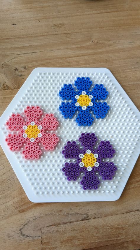 Easter Hama Beads, Melt Beads Patterns, Hamma Beads Ideas, Melty Bead Patterns, Easy Perler Beads Ideas, Art Perle, Hama Beads Design, Perler Bead Templates, Perler Crafts