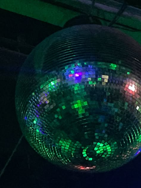 Dancing Green Aesthetic, Disco Green Aesthetic, Disco Ball Aesthetic Party, 80s Aesthetic Disco, Girly Green Aesthetic, Green Disco Party, Party Green Aesthetic, Green Club Aesthetic, Green Dance Aesthetic