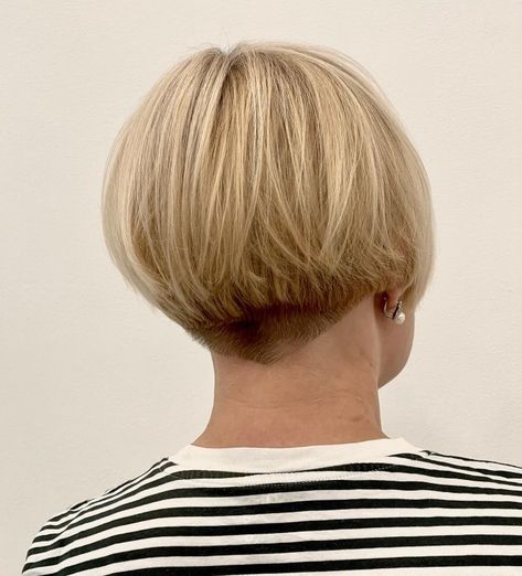 Graphic Short Bob with Nape Undercut Undercut Bob For Fine Hair, Short Bob With Undercut, Short Wedge Hairstyles, Bob Undercut, Undercut Bob Haircut, Bob Ideas, Undercut Hairstyles Women, Wedge Haircut, Undercut Bob