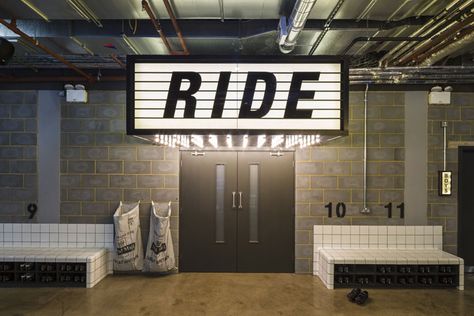 1Rebel Boutique Gym in London by Studio C102 | Yatzer Pale Yellow Bathrooms, Gym Architecture, Boutique Gym, Yellow Bathroom Decor, Luxury Gym, Gym Interior, Yellow Bathrooms, Wallpaper Magazine, Gym Design