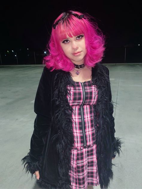 Perky Goth Outfits, Pink Punk Outfits, Pink Goth Outfits, Draculaura Core, Draculaura Makeup, Pink Alternative Fashion, Perky Goth, Post Breakup, Gothic Stuff