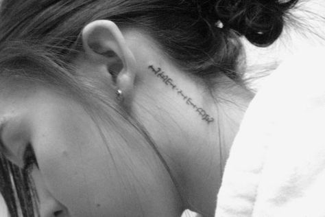 Vertical back ear tattoo design Ear Name Tattoos, Name Behind Ear Tattoo, Name Behind Ear, Back Ear Tattoo, Let It Be Tattoo, Tattoo Sonne, Neck Hurts, Behind Ear Tattoos, 1 Tattoo