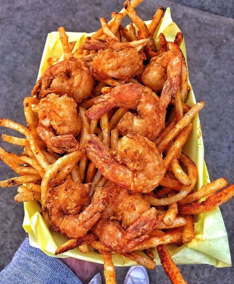 Dude Food, Keto Calculator, Seafood Diet, Fried Shrimp, Fair Food Recipes, Food Is Fuel, Sriracha, French Fries, Food Cravings