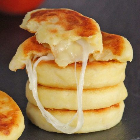 POTATO CHEESE PANCAKES | How Tasty Pancake Sides Breakfast, Savory Soft Foods, Pancake Potatoes, Potato Cheese Pancakes, Cheese Potato Bread, Potatoe Pancakes, Pancake Ideas, Bolivian Food, Potato Food