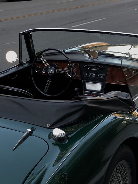 Old Vintage Cars, Carros Vintage, Dark Green Aesthetic, Classy Cars, Pretty Cars, Classic Cars Vintage, Dream Lifestyle, Retro Cars, My Ride