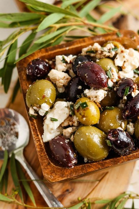 Greek Snacks, Mezze Platter, Olive Appetizer, Marinated Cheese, Quick Appetizer, Marinated Olives, Olive Recipes, Feta Recipes, Greek Olives