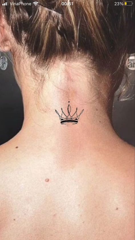 Crown Tattoo Back Of Neck, Small Queen Tattoos For Women, Crown Minimalist Tattoo, Small Crown Tattoos For Women, Princess Crown Tattoo, Queen Tattoo For Women, Crown Hand Tattoo, Coronas Tattoo, Simple Crown Tattoo