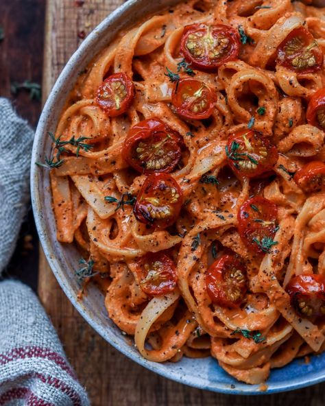 Creamy Tomato & Pepper Pasta – Happy Skin Kitchen Vegan Bowl Recipes, Creamy Vegan Pasta, Slow Roasted Tomatoes, Pepper Pasta, Vegan Recipes Videos, Tomato Pasta, Sauce Tomate, Vegan Pasta, Vegan Dinner