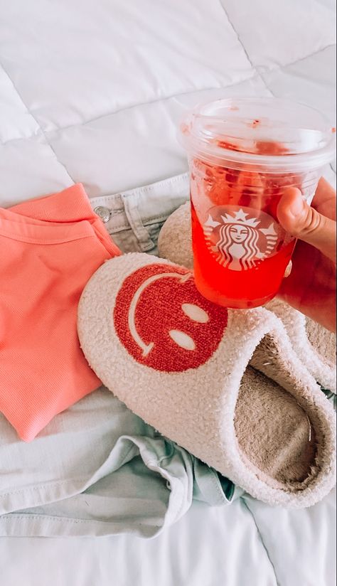 Preppy Drinks, Preppy Profile Pics, Preppy Unedited, Preppy Starbucks, Lululemon Preppy, Preppy Products, Aesthetic Starbucks, Preppy Blogs, Preppy Pics