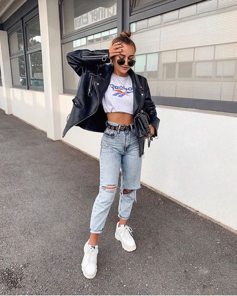 Buffalo on Instagram: “The perfect combo: white sneakers & leatherjacket. Tap to shop your Buffalo CLD Corin | 99.90€ | www.buffalo-boots.com  Be bold #NOTLIKED” 90s Summer Outfits, Punk Mode, Looks Hip Hop, The 90s Fashion, 90s Summer, 90s Inspired Outfits, 90s Fashion Grunge, 90's Fashion, 90s Fashion Outfits