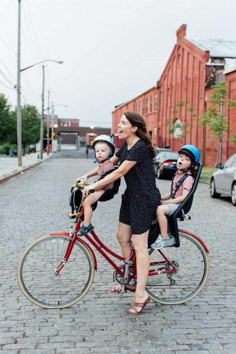 A guide to biking with children, including the best bike seats. Bike Riding Outfit, Family Biking, Toddler Bicycle, Kids Cycle, Family Bike, Child Bike Seat, Bike Love, Cycle Chic, Ride A Bike