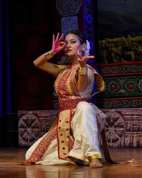 Sattriya Dance, Indian Dances, Dance Classical, Indian Classical Dancer, Dance Of India, Indian Classical Dance, Geography Map, Dance Paintings, India Culture