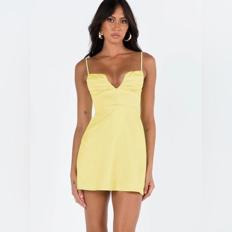 Size Us 4 Never Worn Brand New Silk Hoco Dress Short, Yellow Hoco Dress, Fancy Clothing, Yellow Homecoming Dresses, Hoco 2024, Hoco Inspo, Hoco Ideas, Semi Dresses, Cute Formal Dresses