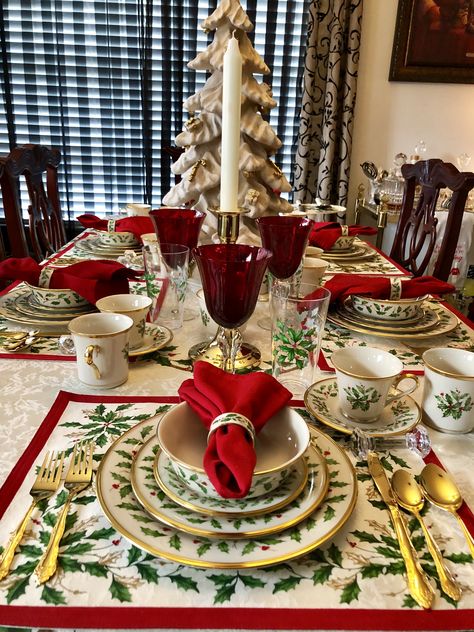 Lenox Holiday China Table Settings, Christmas Table Settings Lenox Holiday, Lennox Holiday China Table Setting, Lenox Holiday Table Settings, Lenox Christmas China Table Setting, Lenox Holiday Tablescape, Christmas Plating, Christmas Extravaganza, Collection Decor