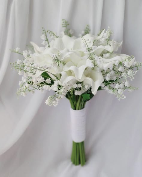 Wedding Bucket Flowers, White Calla Lily Bouquet, Wedding Bucket, Brides Flowers Bouquet, خواتم خطوبة, Simple Wedding Bouquets, Bridal Shower Balloons, Bridal Bouquet Flowers, White Bridal Bouquet