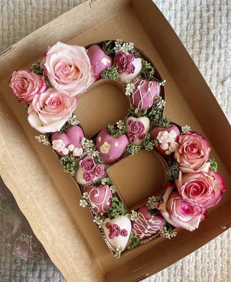 Letter Dessert Boxes, Letter Box Gift, Charcuterie Letter Boxes Dessert, Rose Gift Box Ideas, Dipped Strawberries For Men, Letter Box With Flowers, Dessert Letter Box Ideas, Letter Filled With Sweets, Number Dessert Boxes