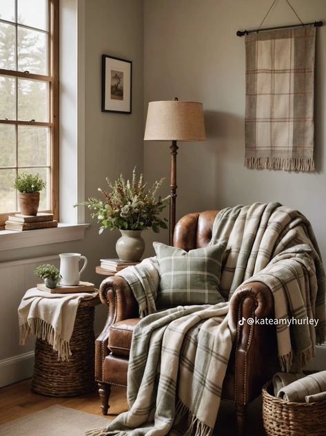 Cozy Decor Aesthetic, Fall Home Interior, Cotswolds Bedroom, French Country Cabin, Scotland Interior, Farmhouse Sitting Room, Modern Country Home Decor, Country Bedroom Ideas, Cottage Bedrooms