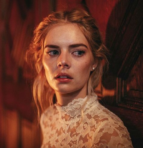 Samara Weaving Ready Or Not, Ready Or Not Movie Aesthetic, Samara Weaving Icon, Ready Or Not Movie, Amelie Lens, Eve Hewson, Movie Character Posters, Samara Weaving, Emma Corrin