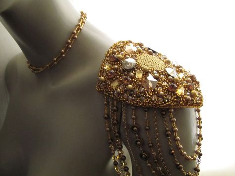 Golden epaulet Binkaminka 2015 Shoulder Chain Jewelry, Jóias Body Chains, Shoulder Jewelry, Shoulder Necklace, Hand Beaded Embroidery, Queen Jewelry, Homemade Playdough, Wedding Cape, Steampunk Costume