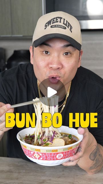 Bun Bo Hue Recipe, Bun Bo Hue, Vietnamese Noodle Soup, Asian Soup Recipes, Vietnamese Soup, Keto Buns, Vietnamese Noodles, Viet Food, Beef Noodle Soup