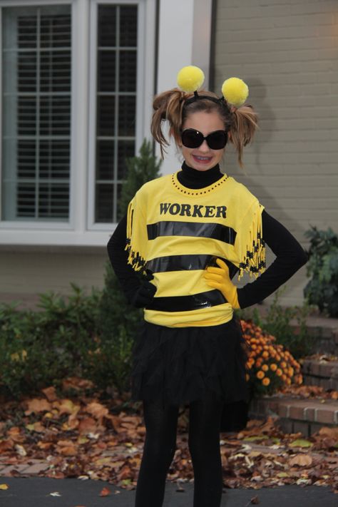 creative Halloween costumes.  Great for group costumes.  Worker bee, Honey bee, Queen bee etc... Worker Bee Costume, Honey Bee Costume Diy, Bee Halloween Costumes Women, Bumble Bee Costume Women, Adult Bee Costume, Queen Bee Costume Diy, Halloweenie Roast, Group Halloween Costumes For Work, Bee Themes