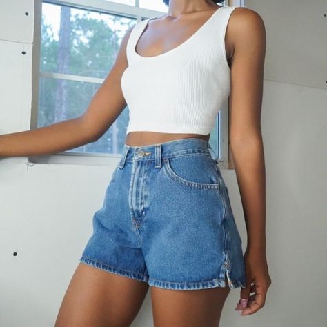 dc5c768b5dc76a084531934b34601977desc47660253ri Blue Tank Top Outfit, Short Mom Jeans, Mom Jeans Outfit Summer, Short Mom, Looks Jeans, Ladies Shorts, Looks Pinterest, Mom Jeans Outfit, Tank Top Outfits