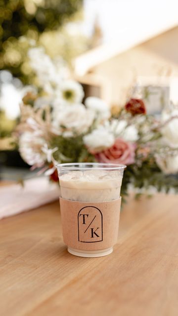 Photographer | Atlantah Flora on Instagram: "Highly recommend having iced coffee at your wedding ✨ #weddingideas #coffeelovers" Iced Coffee Bar Wedding, Iced Coffee Wedding, Coffee Bar Wedding, Dominic Fike, Coffee Wedding, 2025 Wedding, Iced Latte, September Wedding, Cocktail Hour